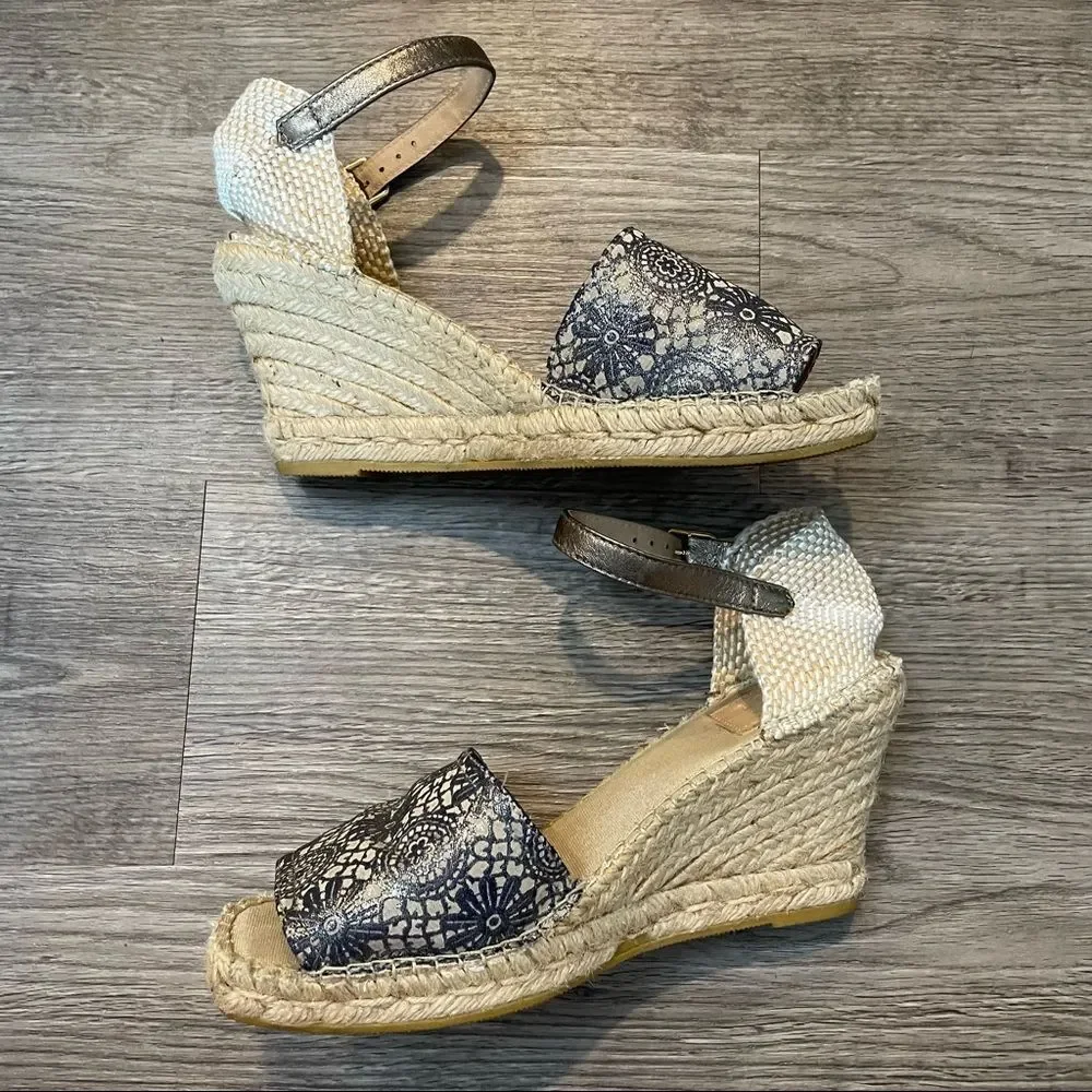 VIDORETTA Gray Silver Metallic Floral Espadrille Wedge Sandals